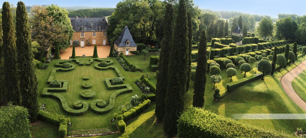 Vue aérienne – Eyrignac et ses Jardins © Skyme