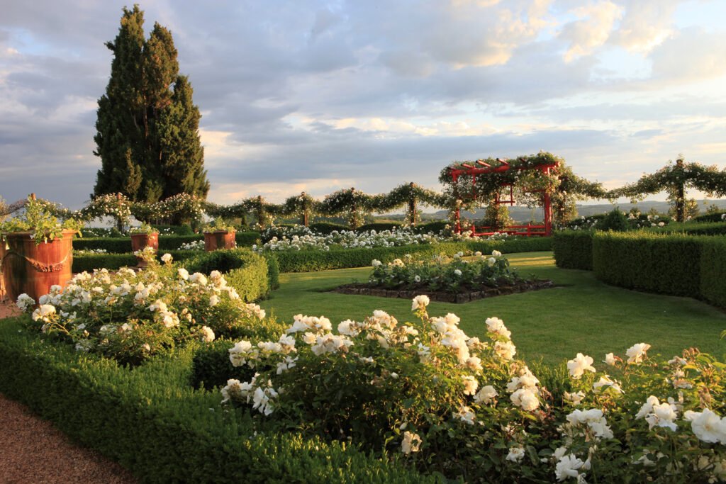 Jardin blanc – Eyrignac et ses Jardins © Georges Leveque